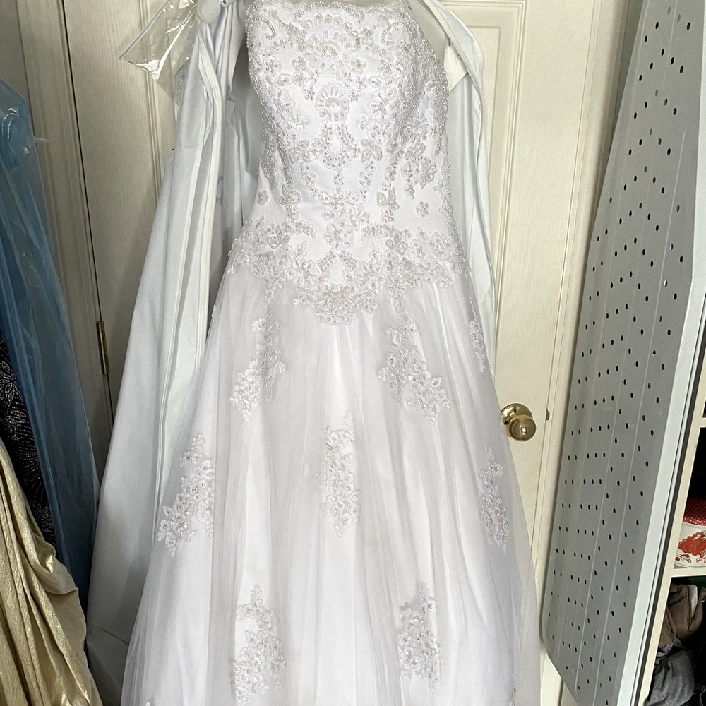 Wedding dress Oleg Cassini w/lace & pearls sweetheart neckline.